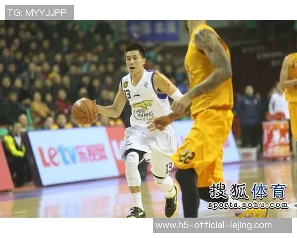 郭艾伦带领中国男篮再创辉煌展现篮球激情与团队合作精神